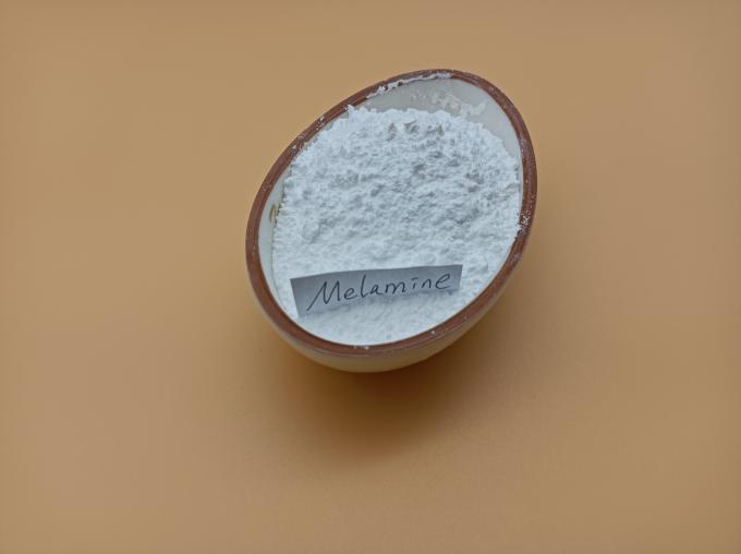 مسحوق ميلامين أبيض نقي من الخشب الرقائقي 99.8٪ دقيقة CAS 108-78-1 1