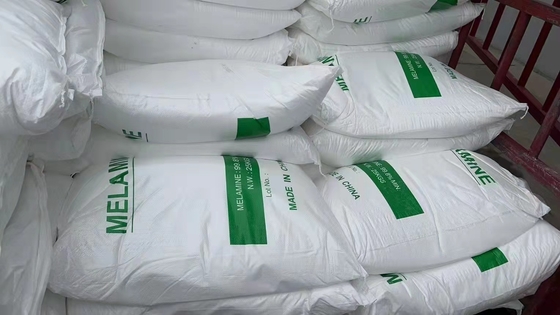 سعر جيد EINECS 203-615-4 Tripolycyanamide ، مسحوق ميلامين نقاء 99.8 دقيقة الانترنت